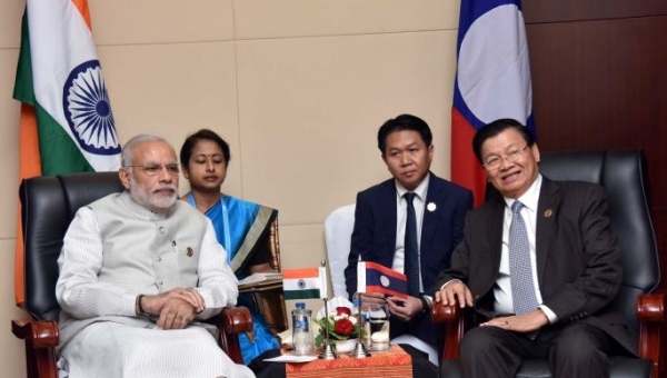 Thủ tướng Ấn Độ và Thủ tướng Lào hội đàm về vấn đề Biển Đông