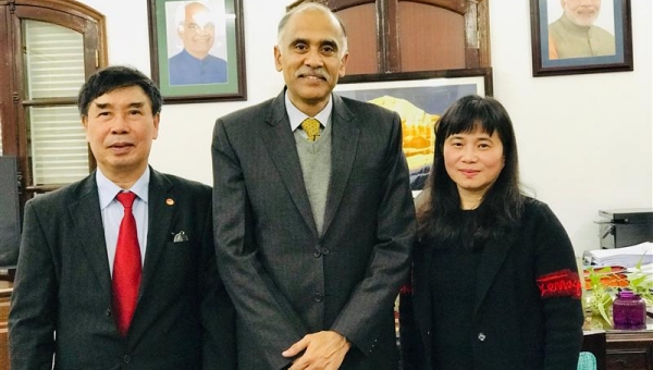 Lãnh đạo Trung tâm Nghiên cứu Ấn Độ làm việc với Đại sứ đặc mệnh toàn quyền Cộng hòa Ấn Độ tại Việt Nam