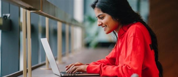Chương trình XperienceAI Ấn Độ: phụ nữ làm việc trong ngành AI