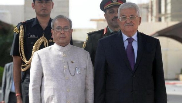 Ấn Độ trao tấm séc 5 triệu USD hỗ trợ ngân sách cho Palestine