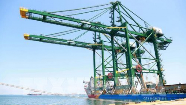 Doosan Vina xuất khẩu cẩu trục chạy ray bốc dỡ container sang Ấn Độ