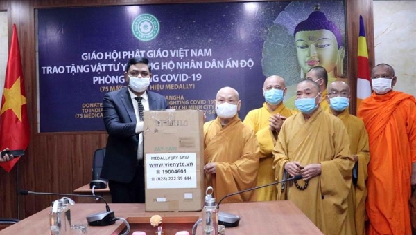 Giáo hội Phật giáo Thành phố Hồ Chí Minh trao tặng 33 máy thở Meiko ủng hộ Ấn Độ