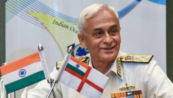 Tư lệnh Hải quân Ấn Độ Sunil Lanba thăm Nga