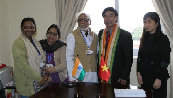 Giám đốc Trung tâm Nghiên cứu Ấn Độ chủ trì buổi tiếp và làm việc với ngài Geetesh Sharma, Chủ tịch Uỷ ban Đoàn kết Ấn – Việt bang Tây Belgan