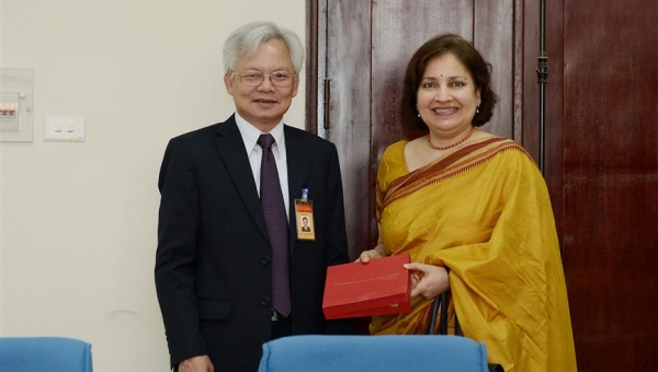Giám đốc Học viện tiếp Đại sứ Đặc mệnh toàn quyền Cộng hòa Ấn Độ tại Việt Nam