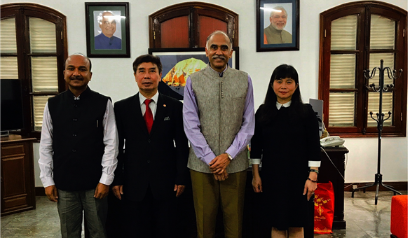 Lãnh đạo Trung tâm Nghiên cứu Ấn Độ làm việc với Đại sứ Cộng hòa Ấn Độ tại Việt Nam