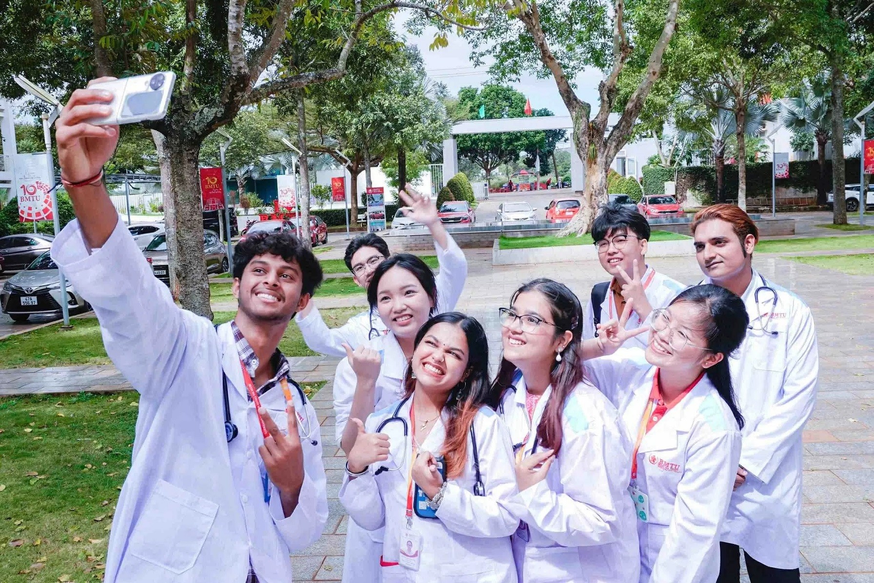 Ấn Độ sẽ là quốc gia đầu tiên gửi sinh viên đến Việt Nam đào tạo thạc sĩ y khoa