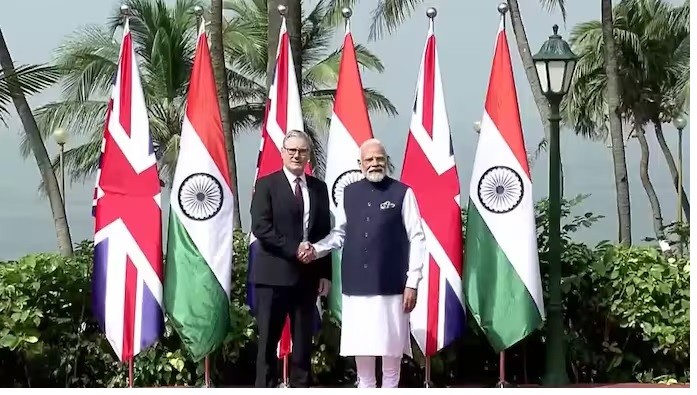 Modi tiếp Thủ tướng Anh Keir Starmer tại Mumbai, nhấn mạnh thúc đẩy thương mại và an ninh công nghệ