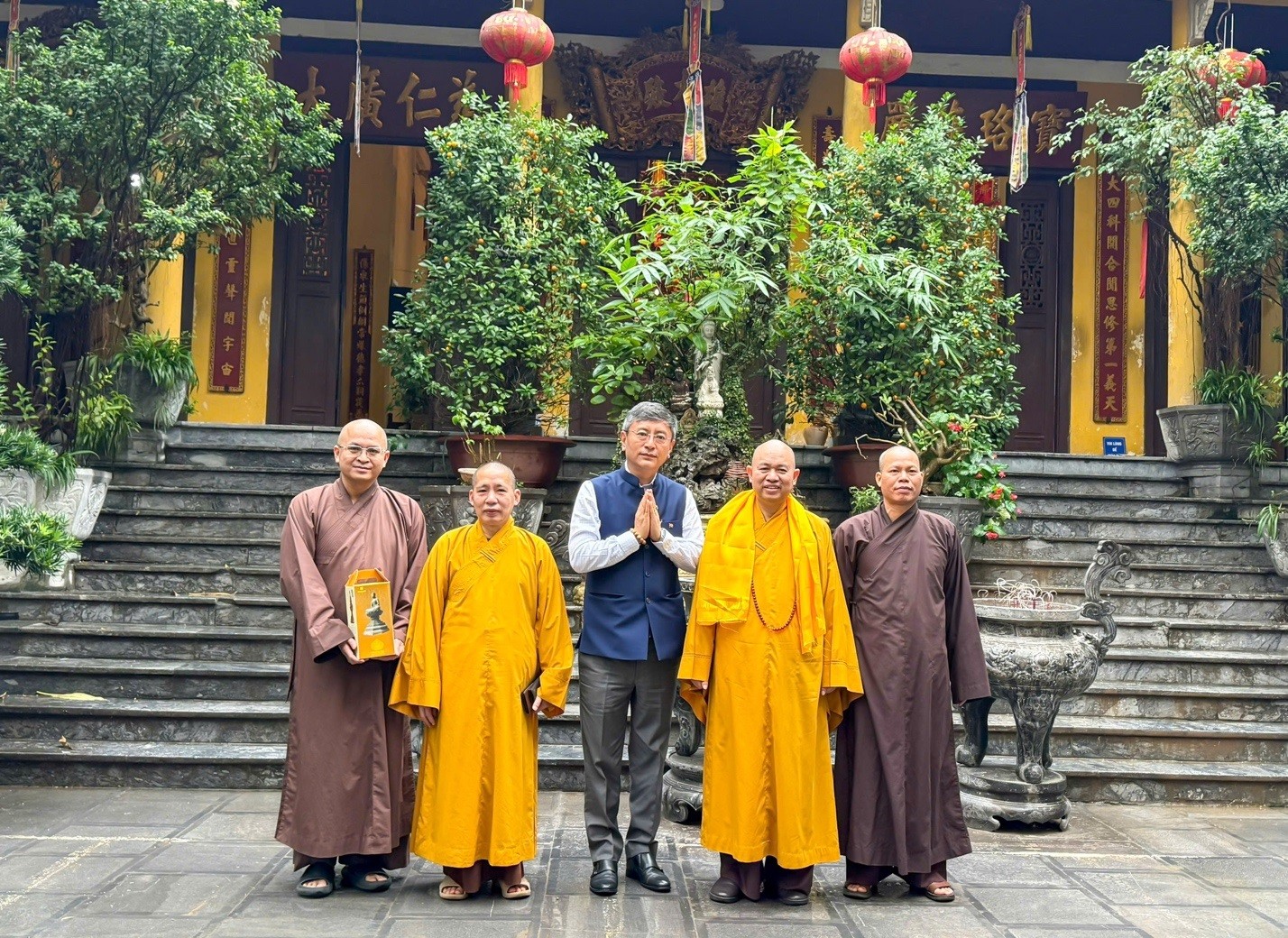 Tân Đại sứ Ấn Độ thăm chùa Quán Sứ, thúc đẩy hợp tác Phật giáo Việt Nam – Ấn Độ