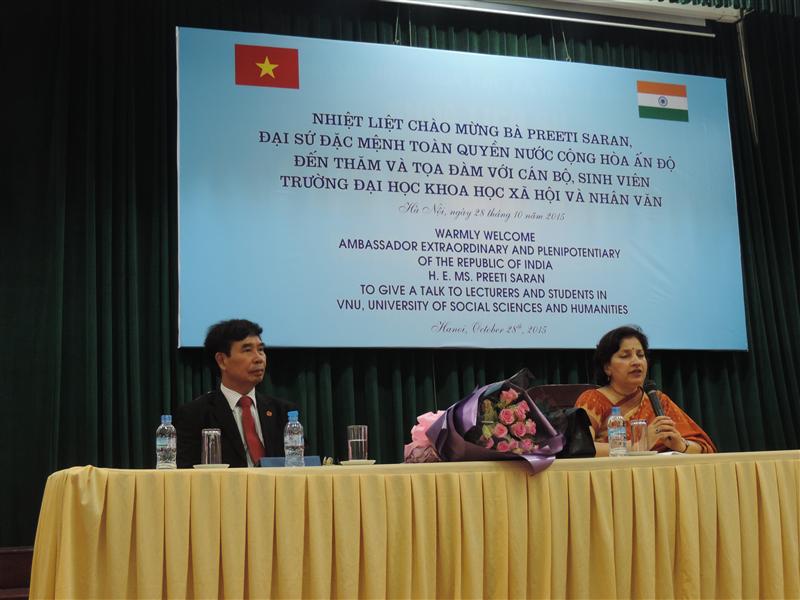 Đại sứ đặc mệnh toàn quyền Cộng hòa Ấn Độ tại Việt Nam – Bà Preeti Saran – đến thăm Trường Đại học Khoa học xã hội và nhân văn, ĐHQG Hà Nội và trình bày chuyên đề “Văn hóa Ấn Độ và hợp tác phát triển Việt Nam - Ấn Độ về văn hóa”